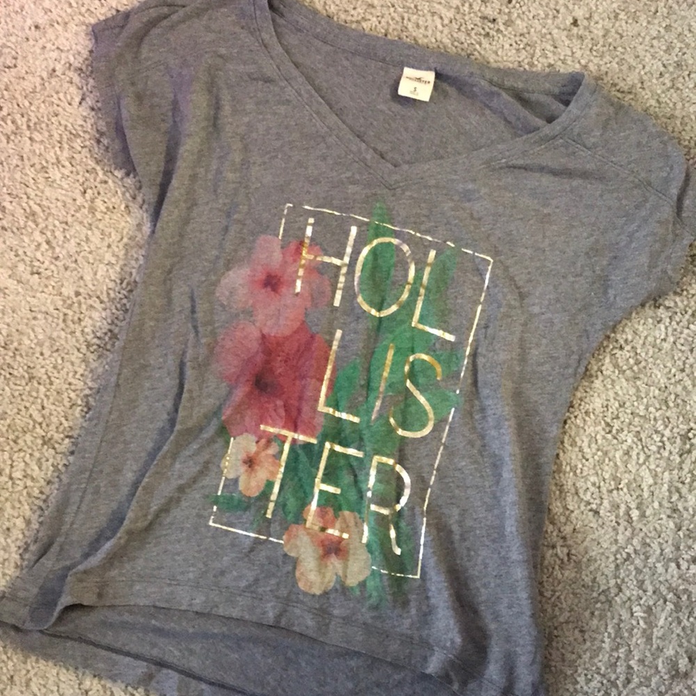 Hollister V-neck Floral Graphic Tee